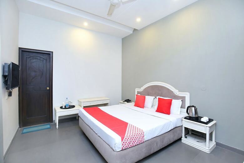 Oyo 23498 Hotel Jane Royale