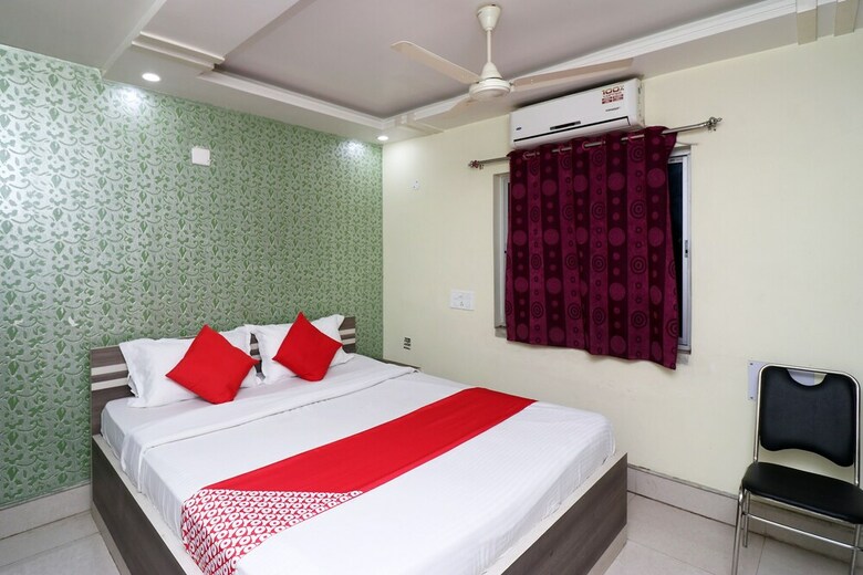 Oyo 30163 Hotel Taj Palace