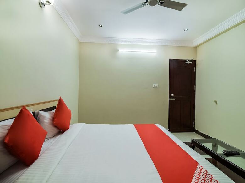 Oyo 33010 Hotel Mmr Towers