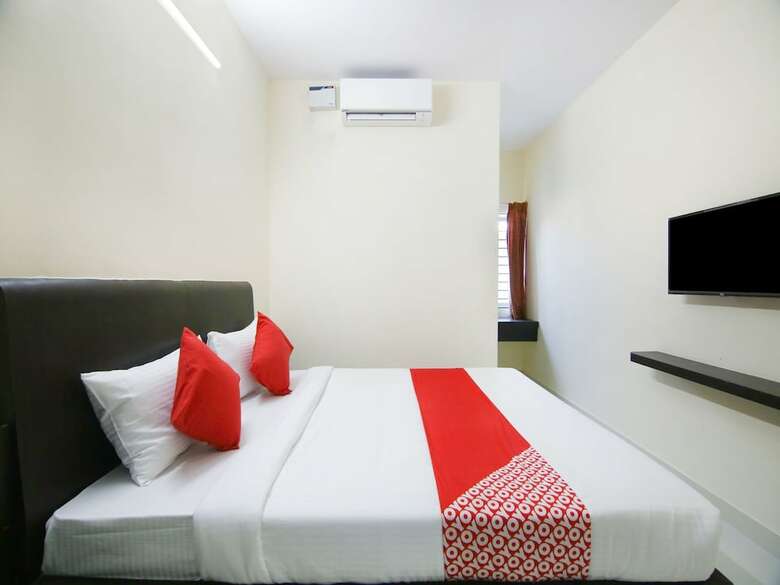 Hotel Oyo 23461 Champion Lotus