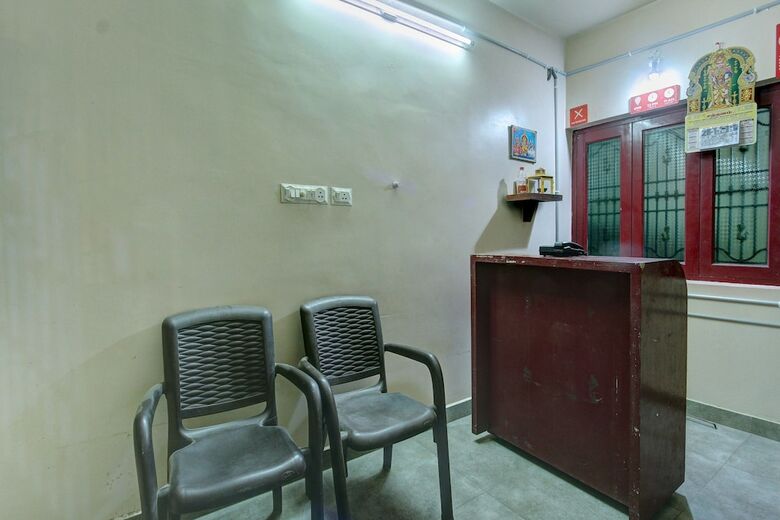 Hotel Oyo 27946 Sandhanam As Abode