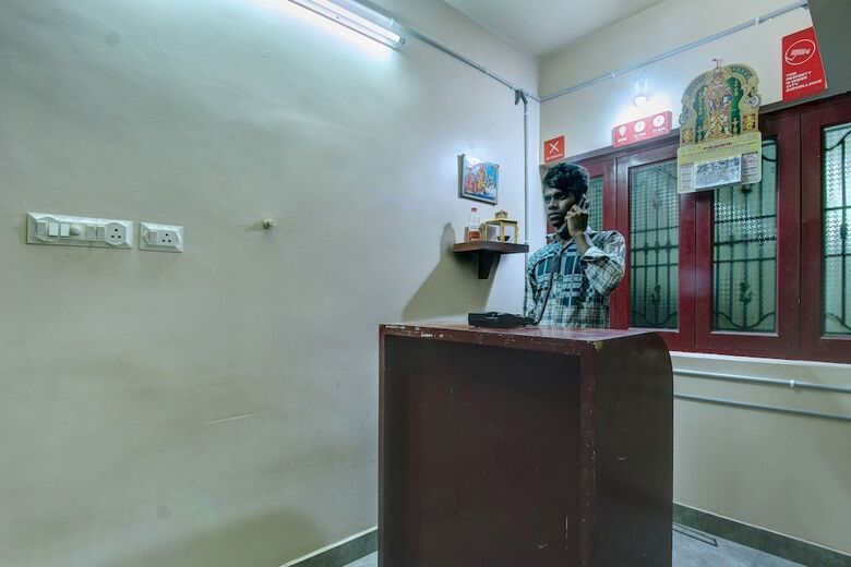Hotel Oyo 27946 Sandhanam As Abode