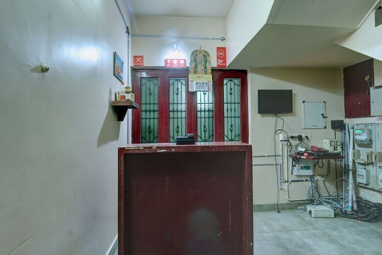 Hotel Oyo 27946 Sandhanam As Abode