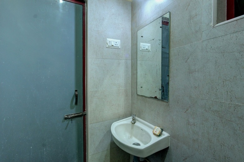 Hotel Oyo 27946 Sandhanam As Abode