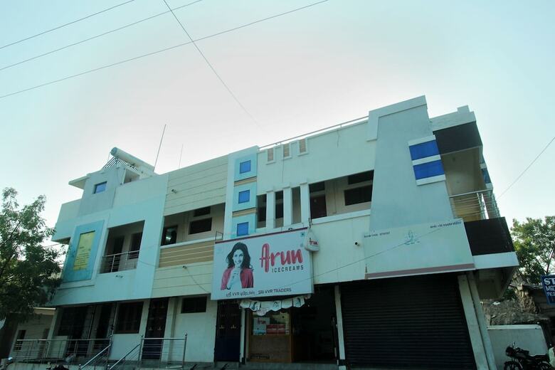 Hotel Oyo 27946 Sandhanam As Abode
