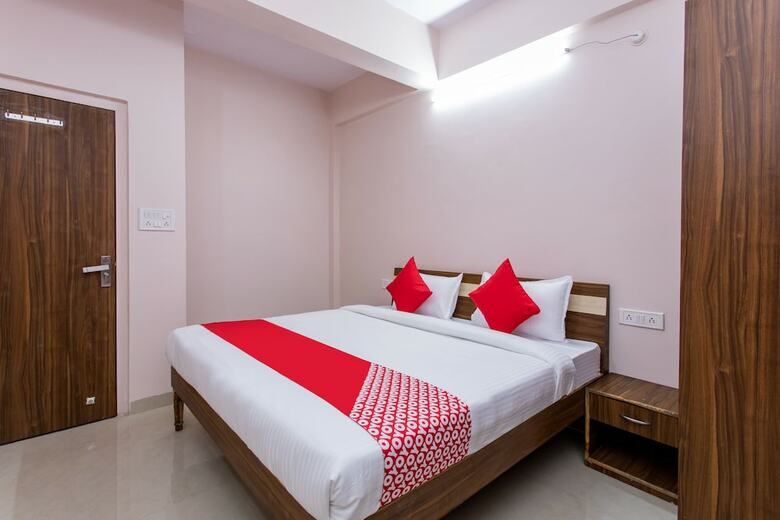 Oyo 24461 Hotel Suvidha