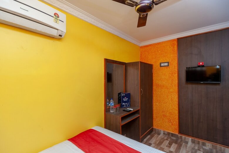 Hotel Oyo 24280 Kvs Residency