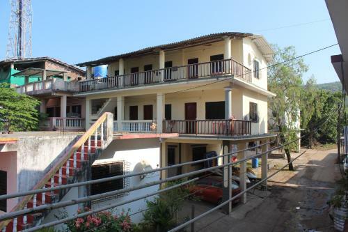 Hostal Sujit Guest House