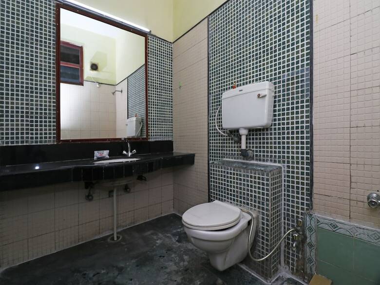 Oyo 15383 Hotel Grand Melrose