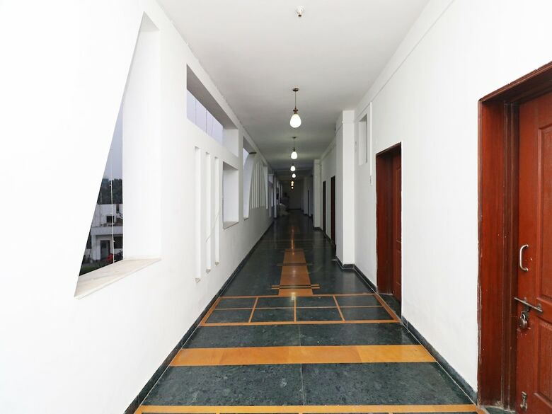Oyo 15383 Hotel Grand Melrose