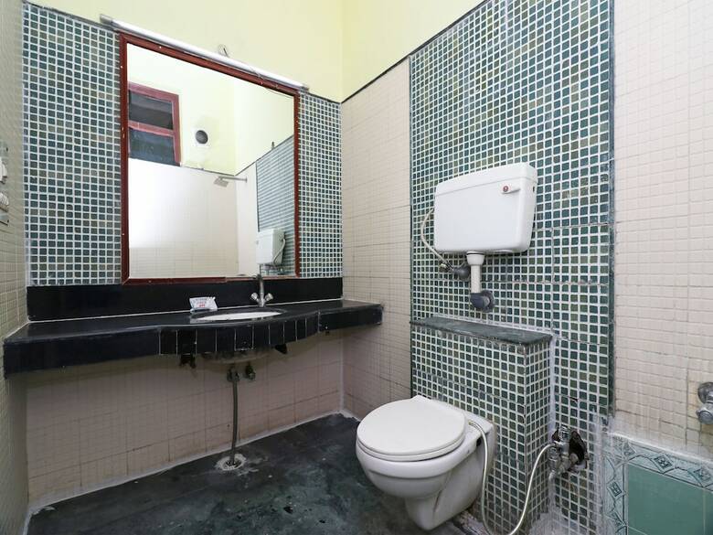 Oyo 15383 Hotel Grand Melrose