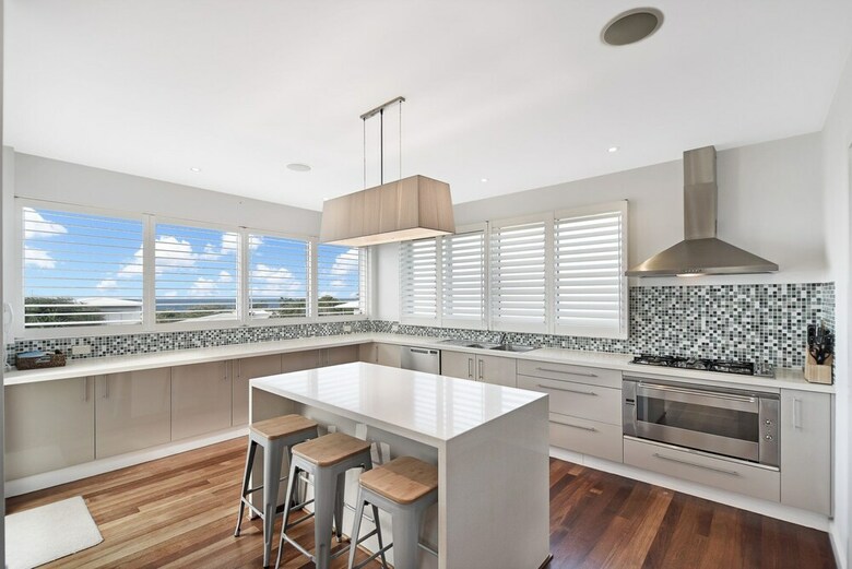 Sea Splash 75 Lorikeet Drive