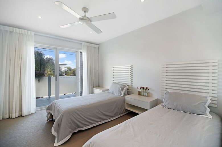 Sea Splash 75 Lorikeet Drive