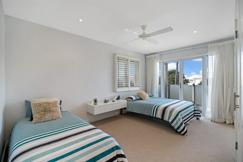 Sea Splash 75 Lorikeet Drive