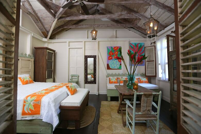 Bed & Breakfast Pink Plantation House