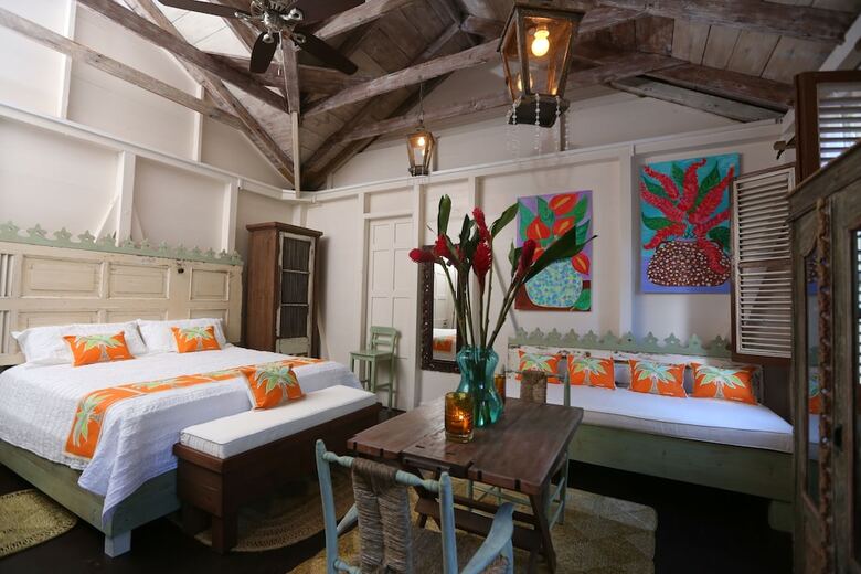Bed & Breakfast Pink Plantation House