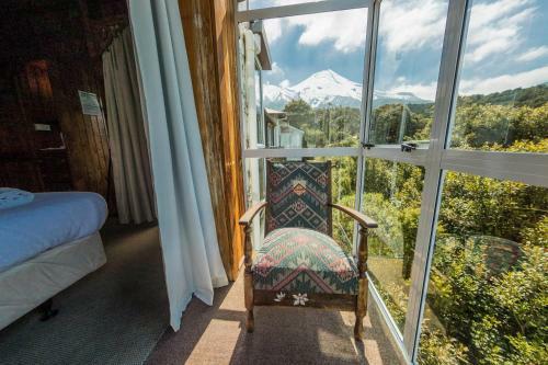 Hotel Dawson Falls Mountain Lodge