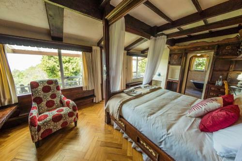 Hotel Dawson Falls Mountain Lodge