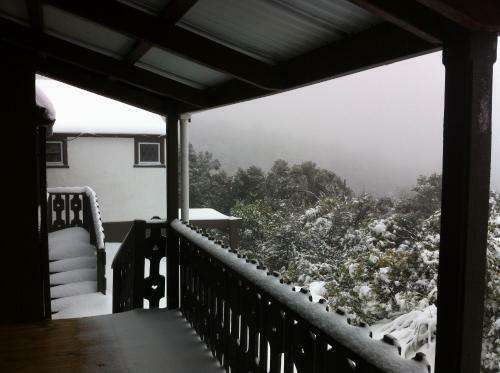 Hotel Dawson Falls Mountain Lodge