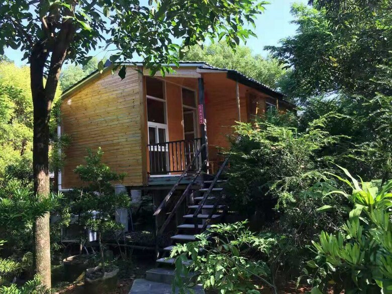 Hostal Hongdouchan Wooden House