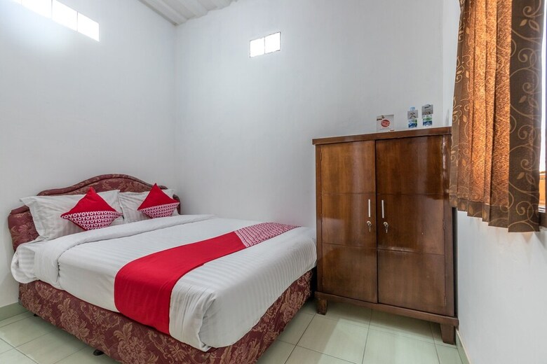 Hotel Oyo 1082 Kost Arie 1