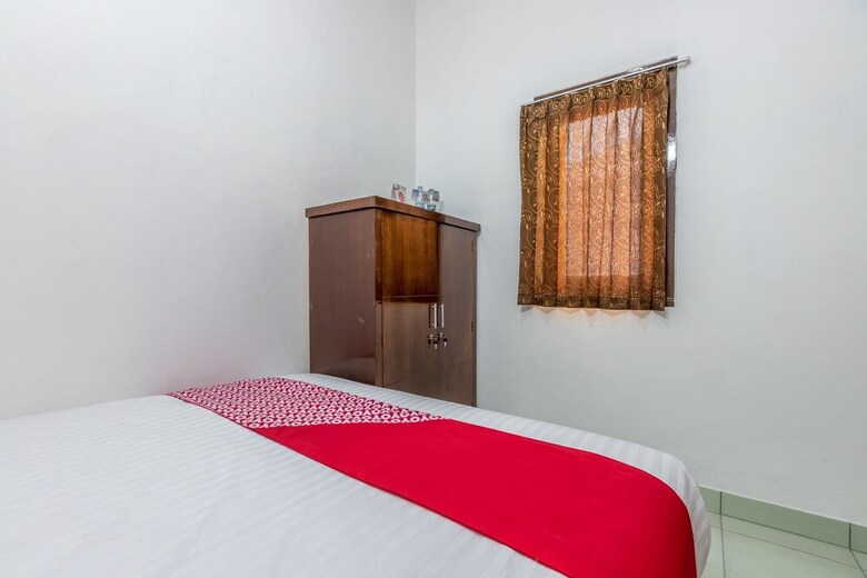 Hotel Oyo 1082 Kost Arie 1