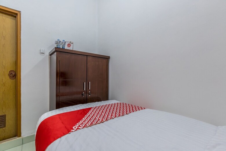 Hotel Oyo 1082 Kost Arie 1