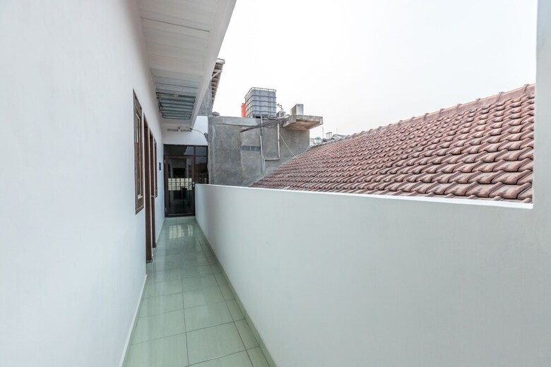 Hotel Oyo 1082 Kost Arie 1