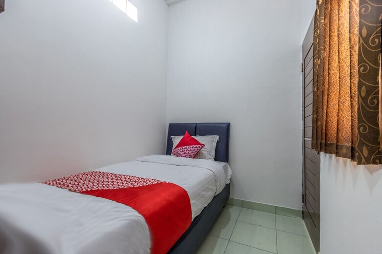 Hotel Oyo 1082 Kost Arie 1
