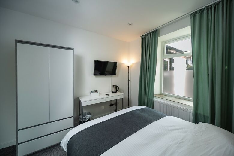 Windsor Hotel & Bar