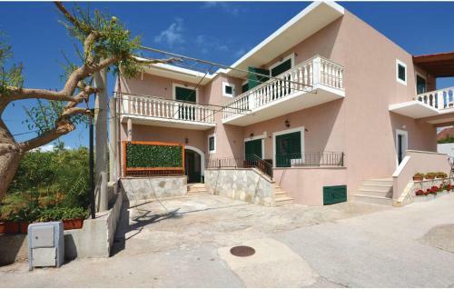 One-bedroom Apartment In Sucuraj