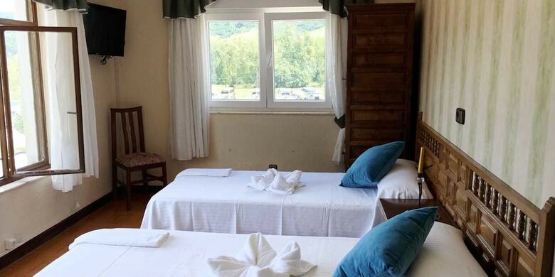 Pension Hostal & Restaurante Miralpas