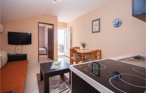 One-bedroom Apartment In Tisno