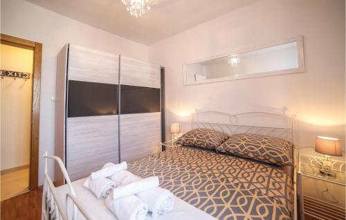 Two-bedroom Apartment In Supetar