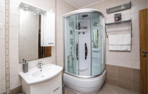Two-bedroom Apartment In Supetar