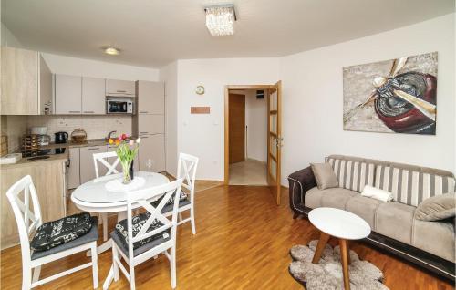 Two-bedroom Apartment In Supetar