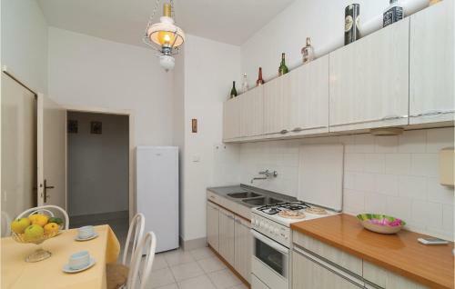 Two-bedroom Apartment In Supetar