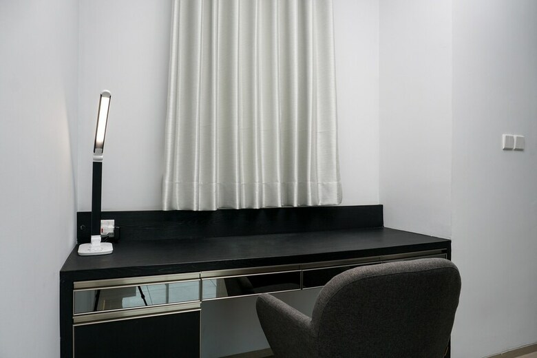 Modern 2br Apartment At Citra Lake Suites