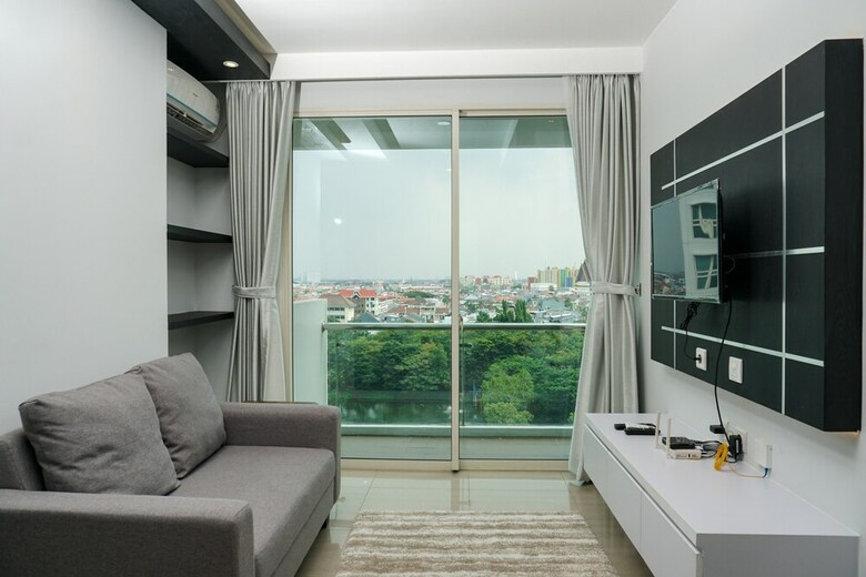 Modern 2br Apartment At Citra Lake Suites