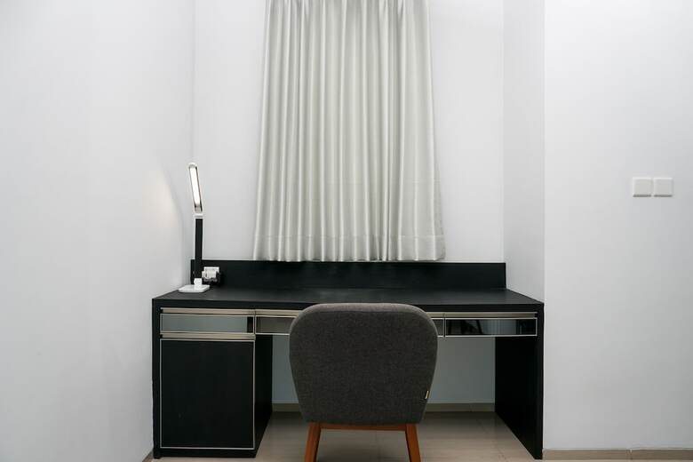 Modern 2br Apartment At Citra Lake Suites