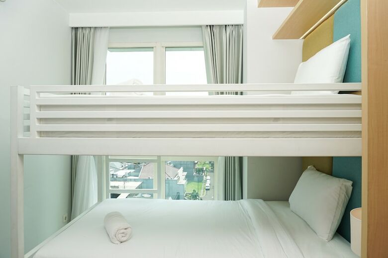 Modern 2br Apartment At Citra Lake Suites