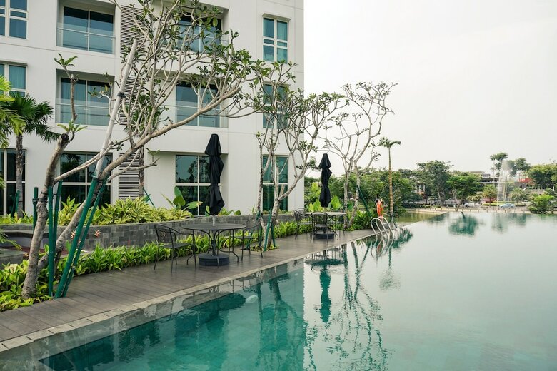 Modern 2br Apartment At Citra Lake Suites