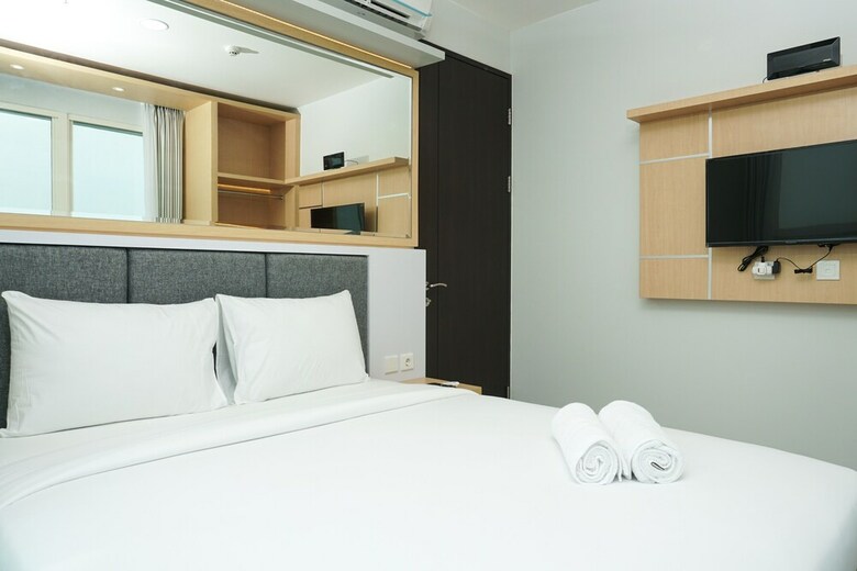 Modern 2br Apartment At Citra Lake Suites