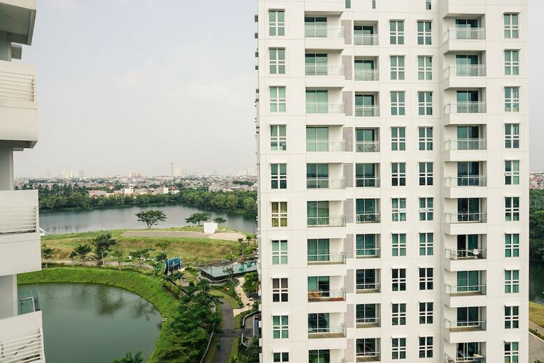 Modern 2br Apartment At Citra Lake Suites