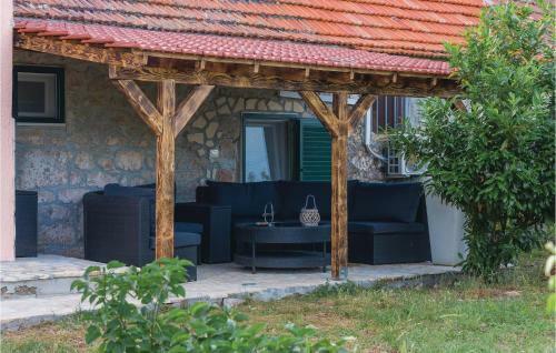 Three-bedroom Holiday Home In Unesic
