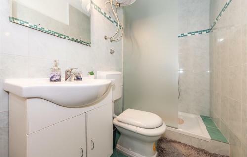 Three-bedroom Holiday Home In Unesic