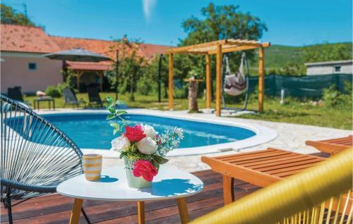 Three-bedroom Holiday Home In Unesic