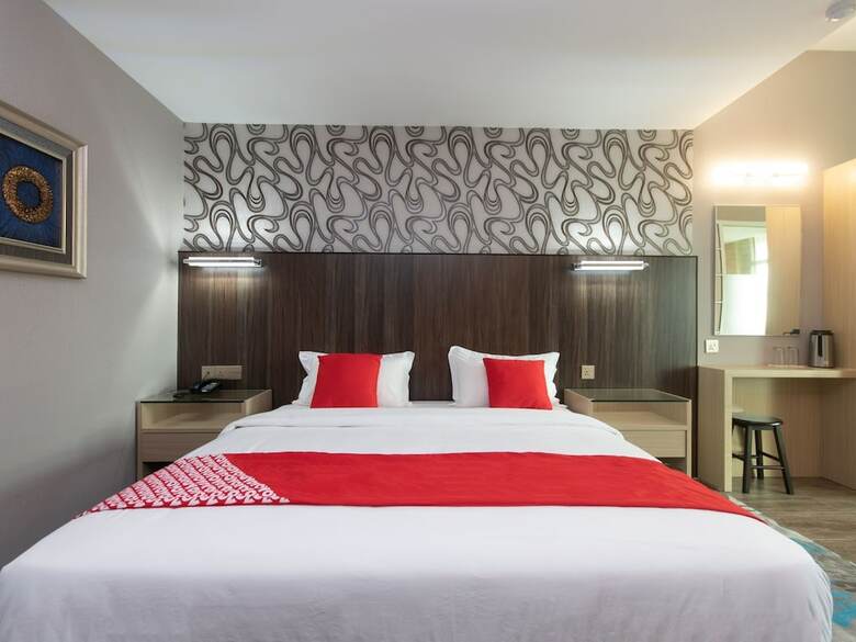 Oyo 89375 Regent Hotel