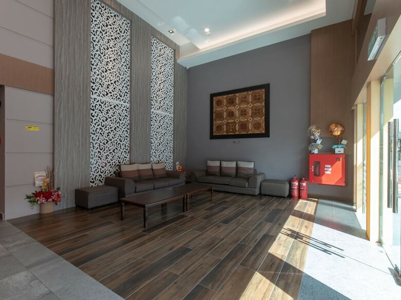 Oyo 89375 Regent Hotel