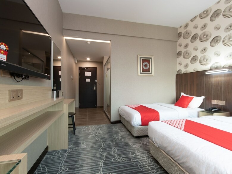 Oyo 89375 Regent Hotel
